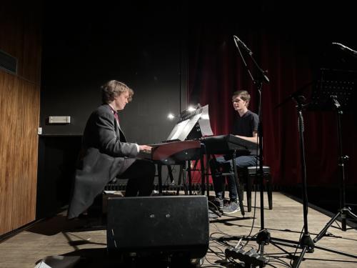 07B7E611-FF38-4120-98D1-EA2951F799EA 1 105 c