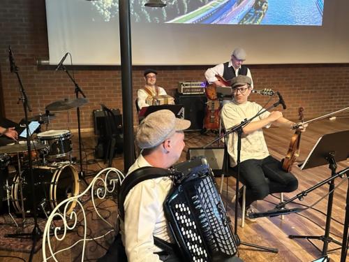 312EDE89-6A61-46D6-84DB-251645BA7FC8 1 105 c