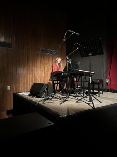 9163F8F4-E923-42F9-92D4-3E2AAD6E923D 1 105 c