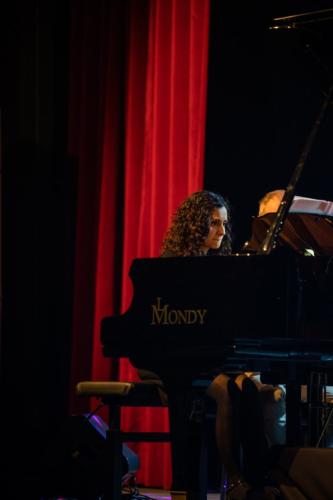 B11E8E89-48AA-4E92-83A1-49CBA595112D 1 105 c