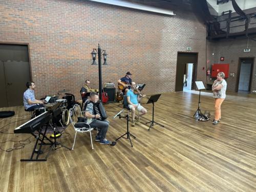 CF93BBFF-7DBB-47D4-8425-38BB0200D06D 1 105 c